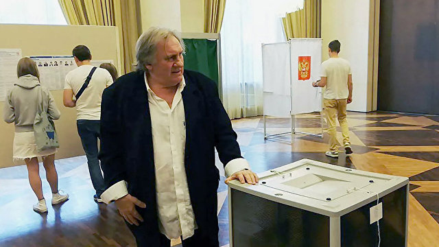 «Я выполняю свой долг»: Жерар Депардье проголосовал на выборах в законодательные органы России (Le Figaro, Франция)